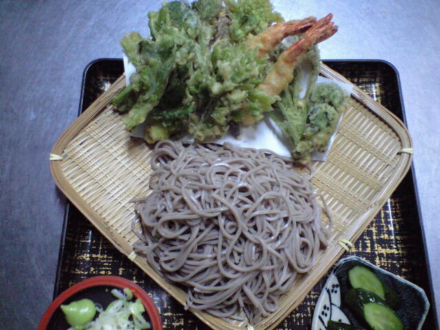 山菜天ザルそば